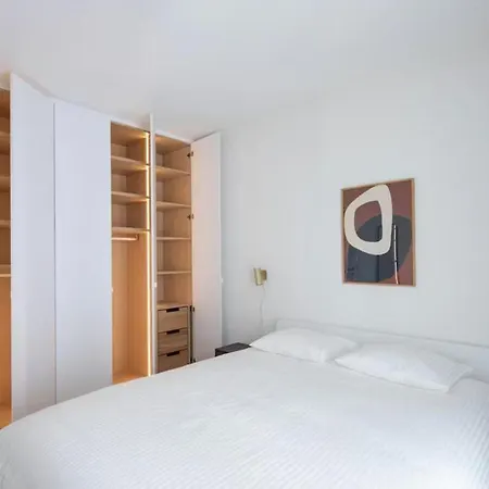 Ultimate Location - Grand Place, Manneken Pis & Centre For 6 People
