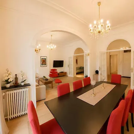 Apartment Spacious 4br In *