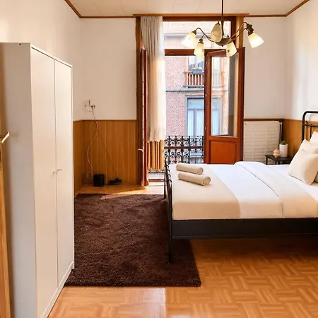 Cozy 1-bedroom Near Public Transport In Apartment Brüssel