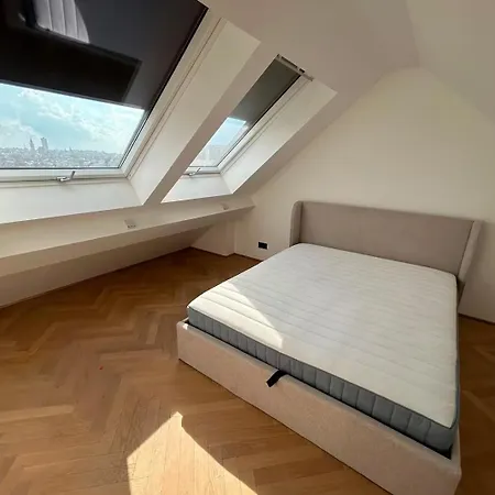 Deluxe On Location Louise Area Apartment *
