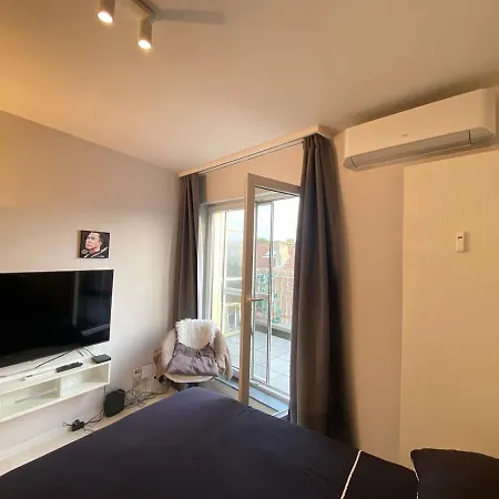 Cozy In Bois De La Cambre, Bascule * Brüssel