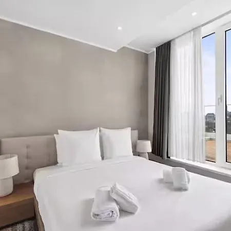 Apartment Three Bdr Penthouse With View Midi 33 By Reside