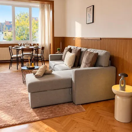 Cozy 1-bedroom Near Public Transport In Apartment *