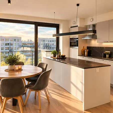 Centre Luxury Apartment *