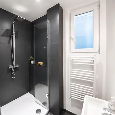 Apartment Spacious 4br In *