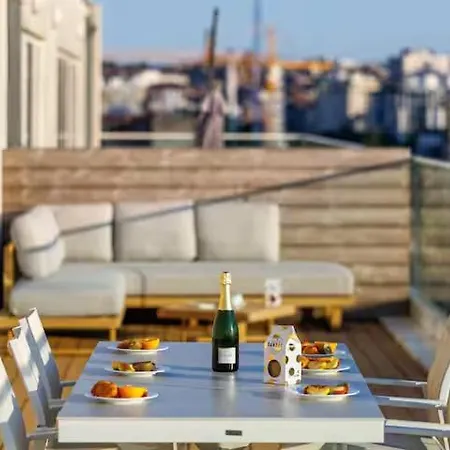 Three Bdr Penthouse With View Midi 33 By Reside