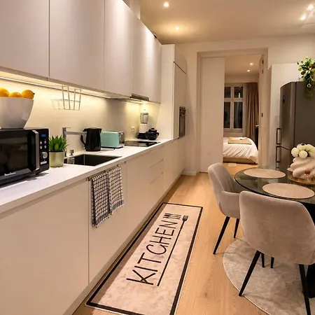 Spacious & Stylish 1-bedroom Retreat Apartment
