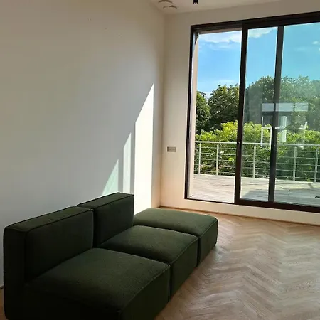 Deluxe On Location Louise Area Apartment