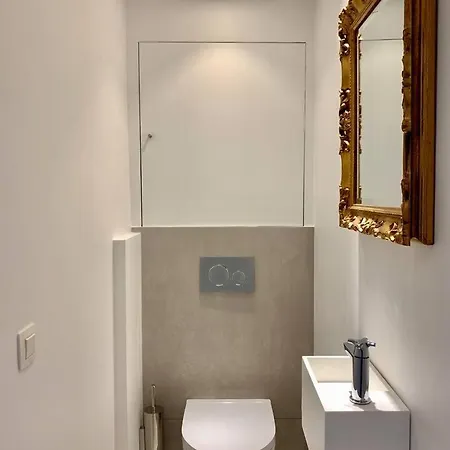 *central* - Designer's Apartment *
