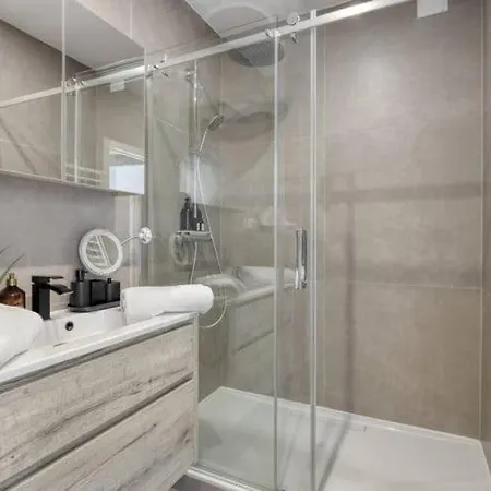 Apartment Luxurious And Beautiful App In Near Atomuim