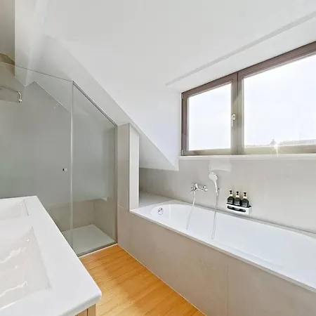 Elegant 3-bedroom In Ixelles Wit *