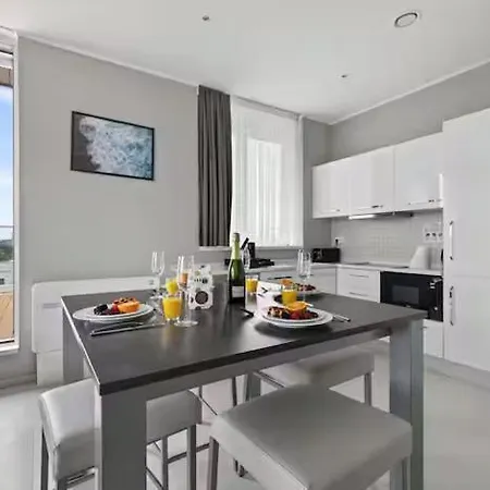 Penthouse 2 Bdr With 160 View By Reside Apartment