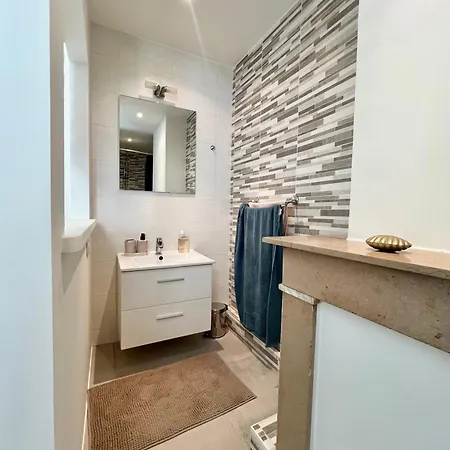 Elegant In Vibrant Ixelles Apartment *