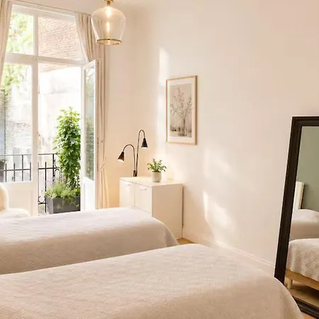 Spacious 4br In Apartment