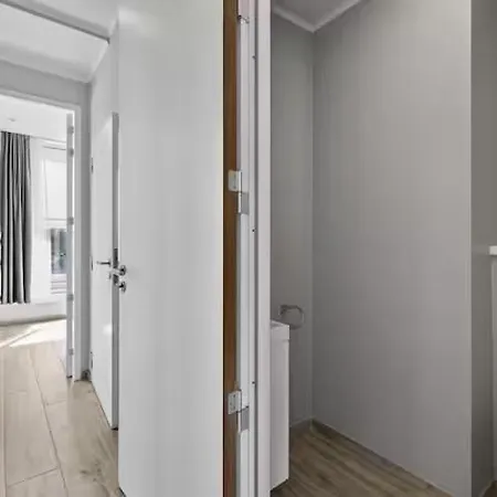 Apartment Three Bdr Penthouse With View Midi 33 By Reside