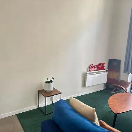 5 Minutes From The Train Station Apartment