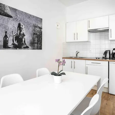The - Eu Quarter Apartment