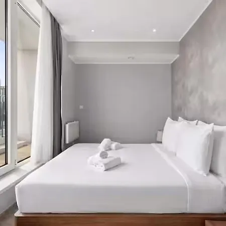 Three Bdr Penthouse With View Midi 33 By Reside *