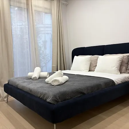 Luxurious And Beautiful App In Near Atomuim Apartment