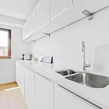 Elegant 3-bedroom In Ixelles Wit *