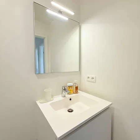 Lovely And Cosy Elegant Near Atomium, Ideal For Families Daire Brüksel