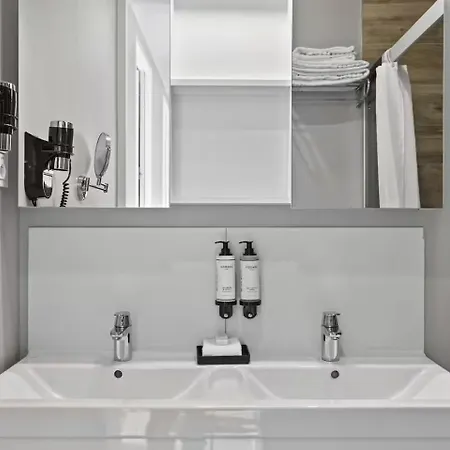 Penthouse 2bdr With 160 Midi 33 By Reside Apartment
