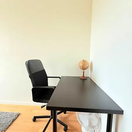 Lovely And Cosy Elegant Near Atomium, Ideal For Families Daire Brüksel