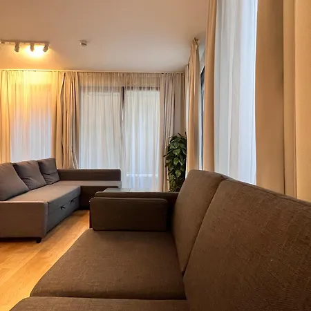 Apartment Stylish With Private Balcony Near Grand Place Sleeps 4