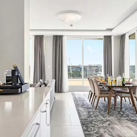 Penthouse 2bdr With 360 Midi 33 By Reside
