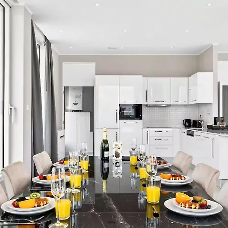 Penthouse 2bdr With 360 Midi 33 By Reside Apartment *