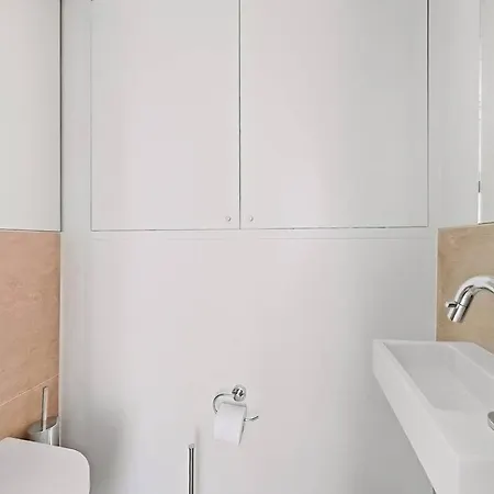 Apartment Elegant 3-bedroom In Ixelles Wit *