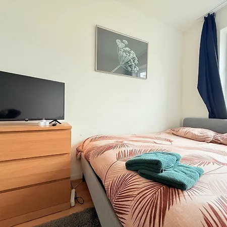 Lovely And Cosy Elegant Near Atomium, Ideal For Families Daire Brüksel