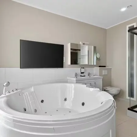 Penthouse 2bdr With 360 Midi 33 By Reside Apartment