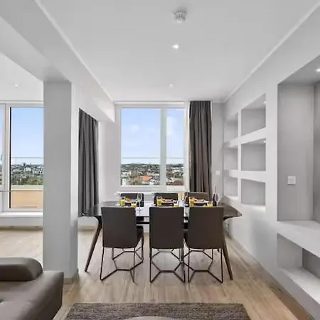 Apartment Three Bdr Penthouse With View Midi 33 By Reside