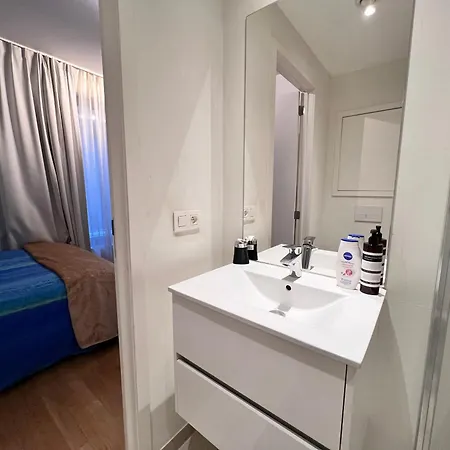 Stylish With Private Balcony Near Grand Place Sleeps 4 Apartment Brüssel
