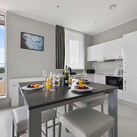 Penthouse 2bdr With 160 Midi 33 By Reside Apartment *