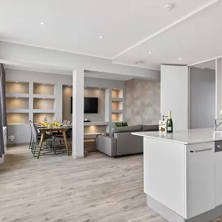 Apartment Three Bdr Penthouse With View Midi 33 By Reside Brüssel