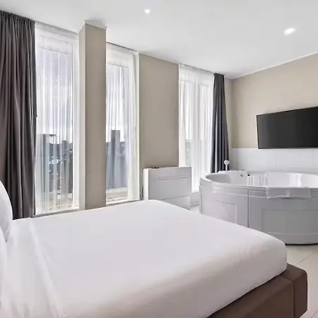 Penthouse 2bdr With 360 Midi 33 By Reside Apartment *