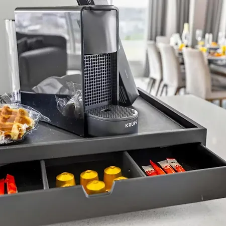 Penthouse 2bdr With 360 Midi 33 By Reside Apartment