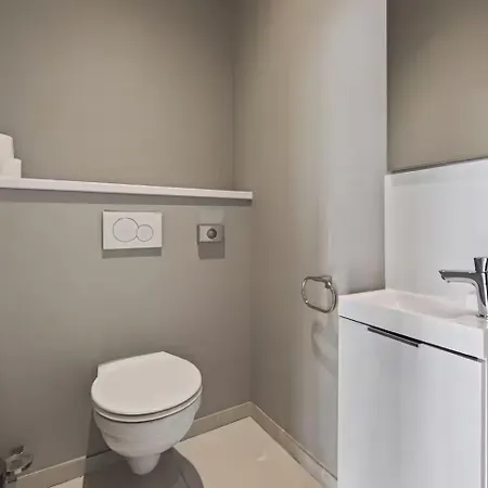 Apartment Penthouse 2bdr With 360 Midi 33 By Reside