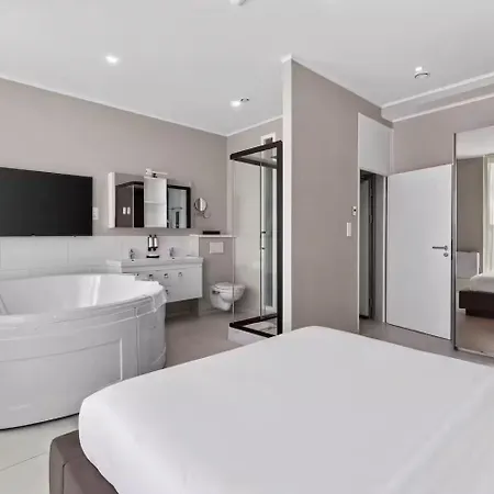 Apartment Penthouse 2bdr With 360 Midi 33 By Reside