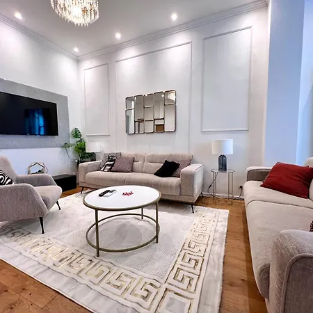 Family And Group Near Midi Station Of Up To 8-9 Guests Apartment Brüssel