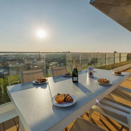 Apartment Penthouse 2bdr With 360 Midi 33 By Reside *
