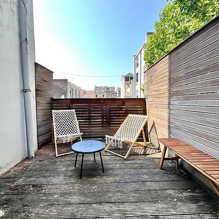Family And Group Near Midi Station Of Up To 8-9 Guests *