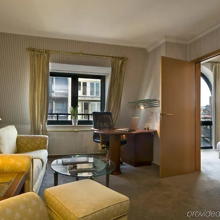 Apartahotel B-aparthotel Ambiorix 4*