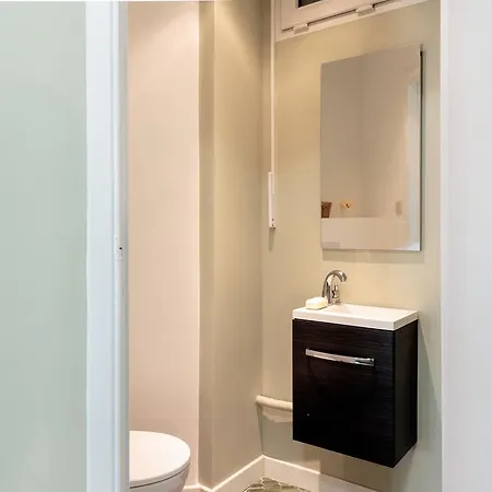 Square Charles Halldis Apartman *