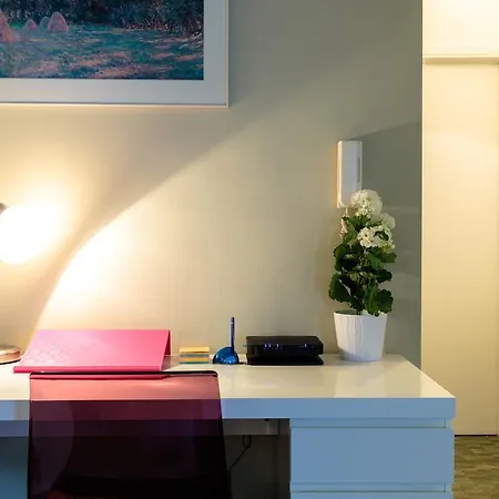 Square Charles Halldis Apartman