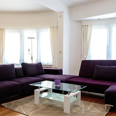 Apartman Square Charles Halldis *