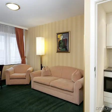 Schuman By Ihg Otel 4*