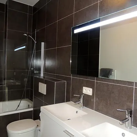 アパートホテル Chambon Suites 2*